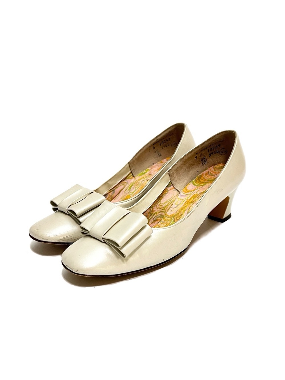 Vintage 1960s ivory leather slip on bow pumps